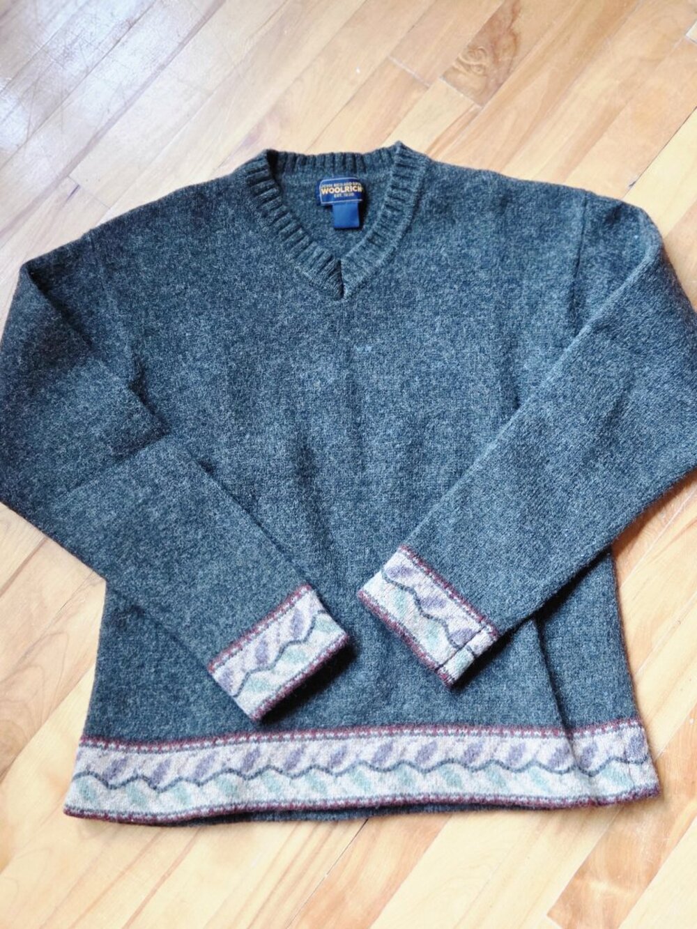 Beautiful Kaki V-Neck Woolrich Sweater 100% Wool